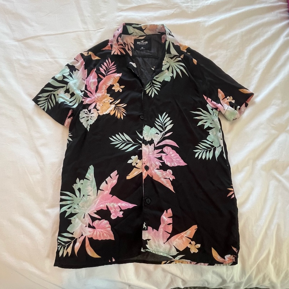 Hollister Black Green and Pink Casual Hawaiian print Button Down Shirt